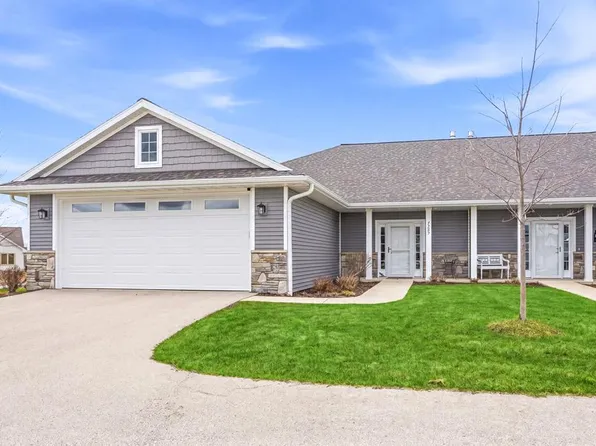 7989 Oakmont Way #403, Egg Harbor, WI 54209