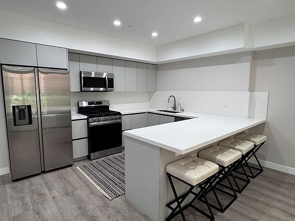 3rd image of 1846 N Cherokee Ave #303