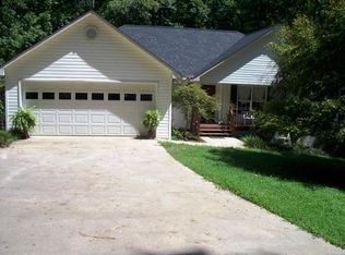 86 Shore Crest Dr, Martin, GA 30557
