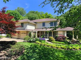 2694 Glencroft Rd, Vienna, VA 22181