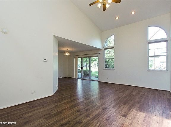 2nd image of 1458 Club Dr #D