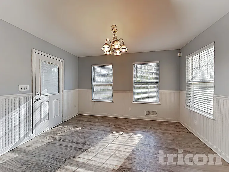162 Robbens Dr — Photo 7
