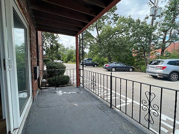 3rd image of 54 Fountain Ln #0