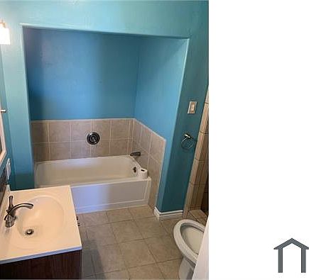 5th image of 1111 W 45th St