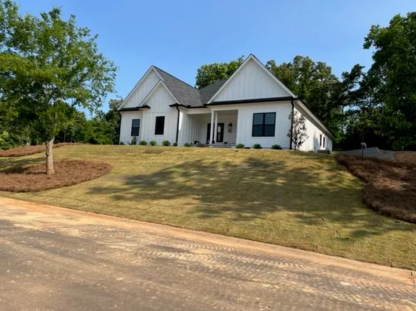316 Portland Cir, Greenwood, SC 29649