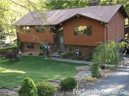 front view : nice front yard