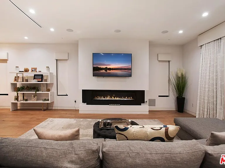 736 N Curson Ave — Photo 15