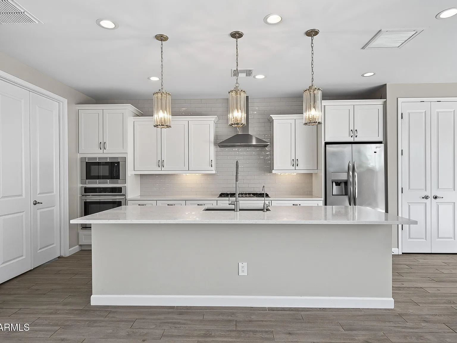 3 bed, 2.0 bath, 2154 sqft, $3,800 — Photo 4