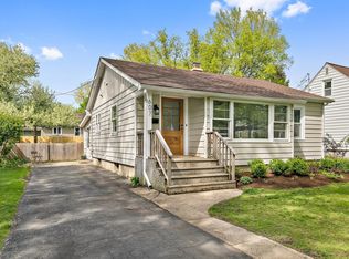 607 Austin Ave, Geneva, IL 60134