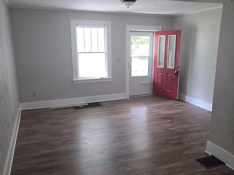 3119 N Indiana Ave — Photo 3