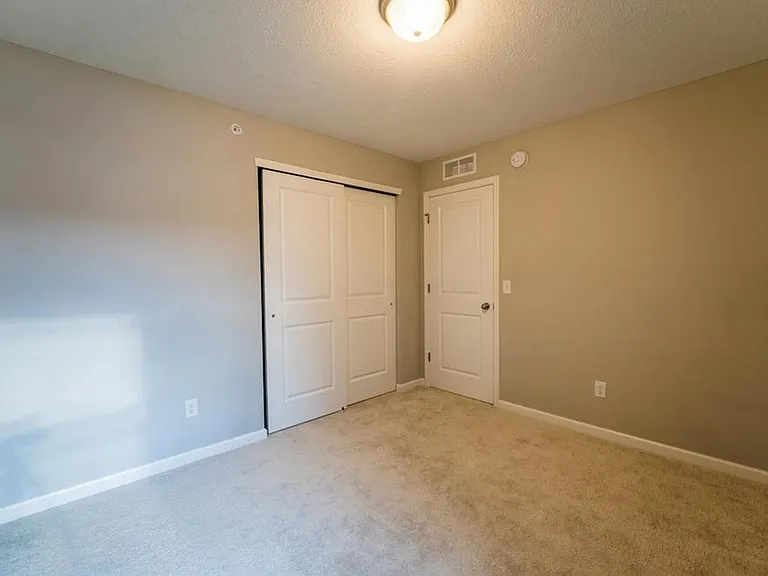 5934 Urbandale Ln N — Photo 7