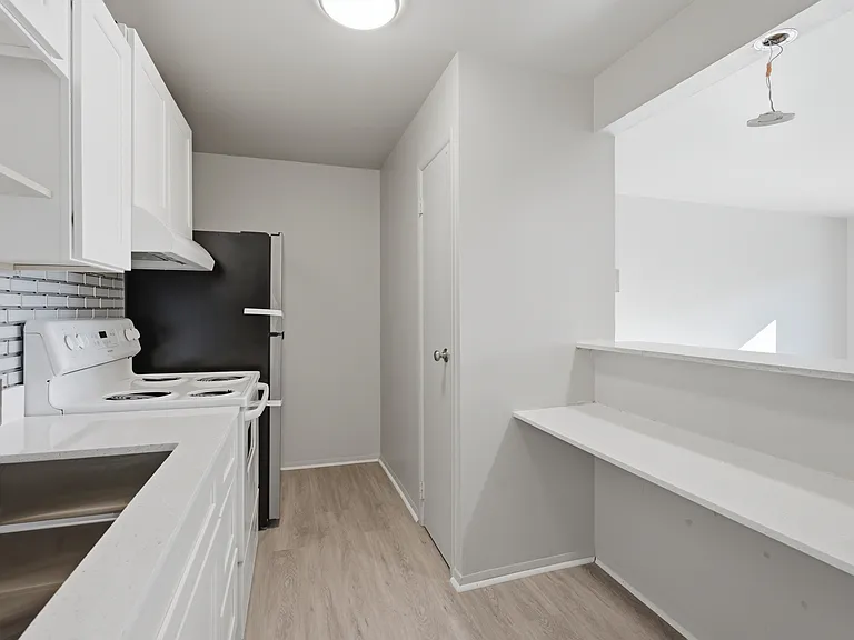 Hubbard Apartments — Photo 27