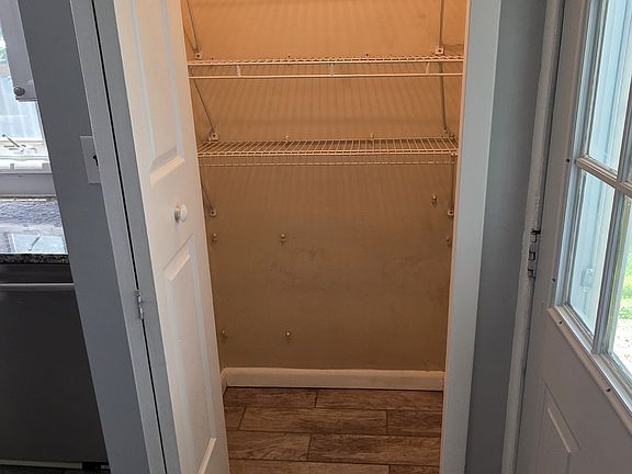 5th image of 264 Roberts Ave