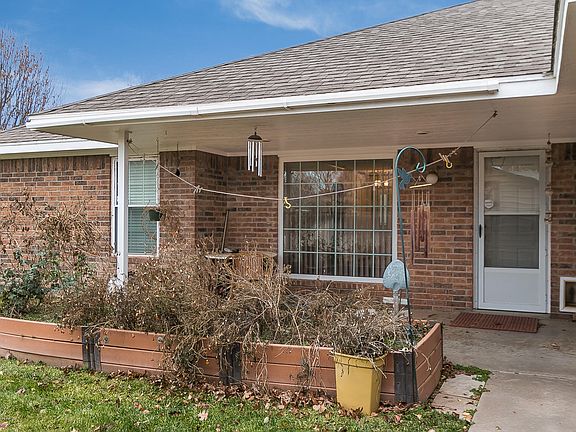 3rd image of 6814 Columbia Ln