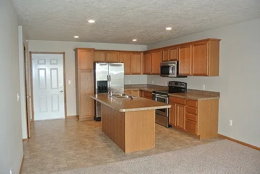 1100 32nd Ave SW — Photo 2