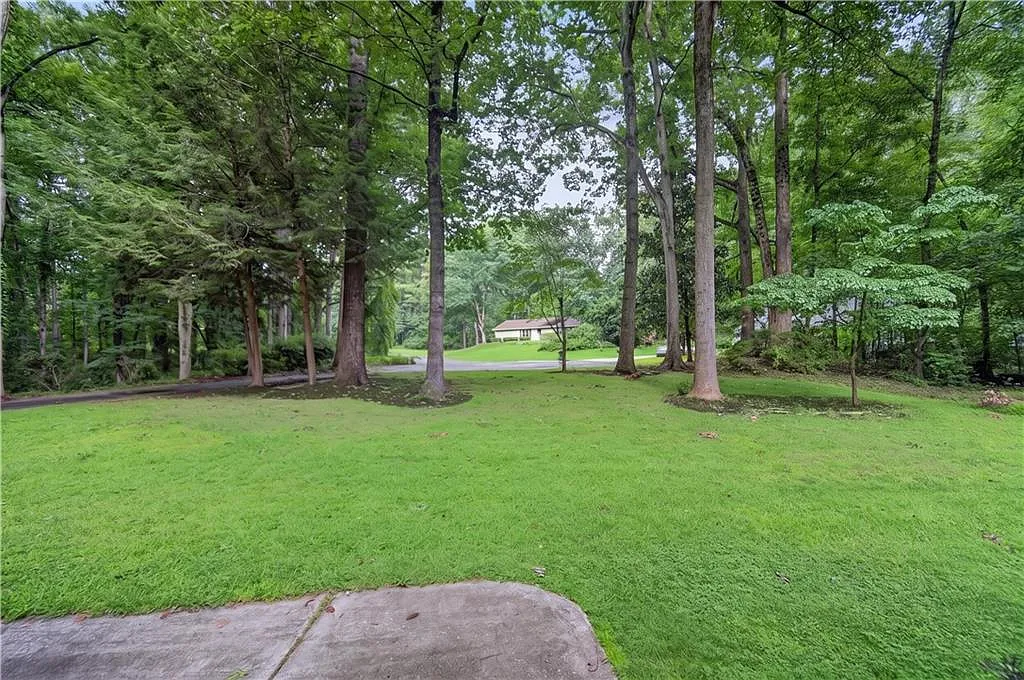 4 bed, 3.0 bath, 1892 sqft, $2,300 — Photo 2