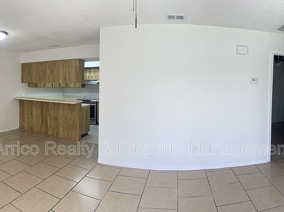 3rd image of 3255 Bloomingdale Villas Ct