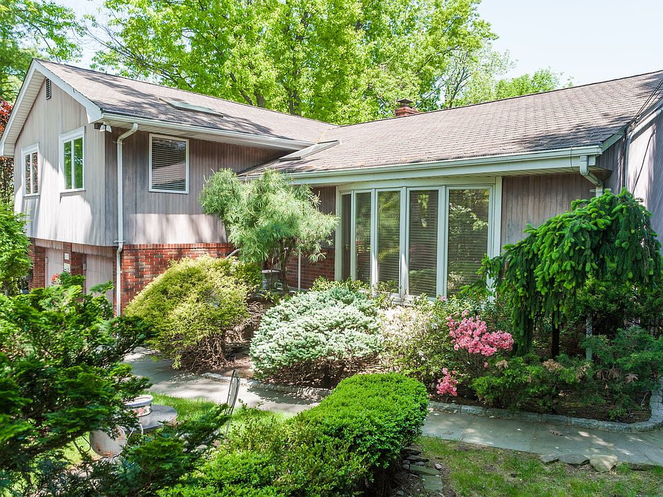 1st image of 457 Greenway Dr