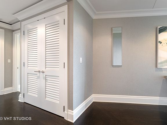 3rd image of 2550 N Lakeview Ave N #804