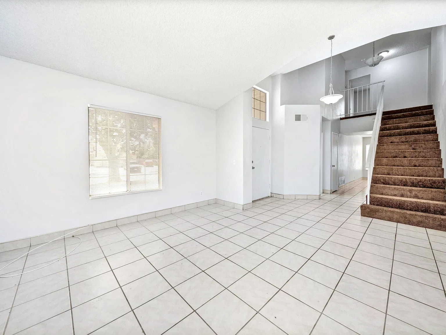 4 bed, 1971 sqft, $3,200 — Photo 3