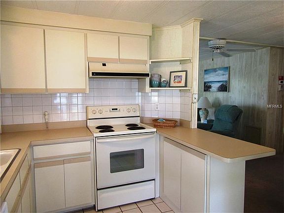 3rd image of 65 Lakeview Dr