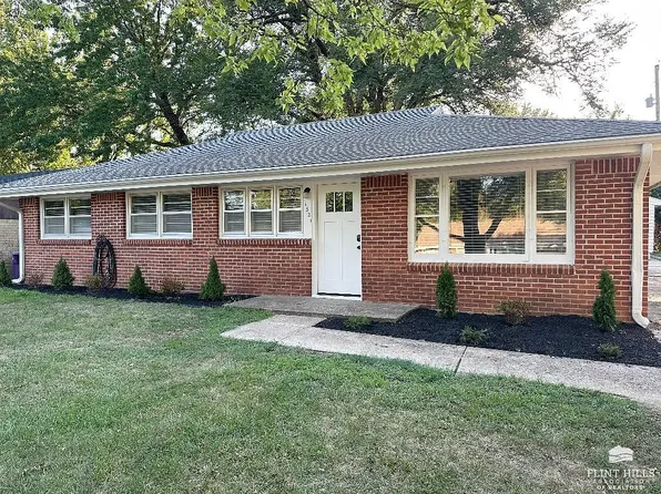 1521 Pipher Ln, Manhattan, KS 66502