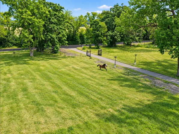 349 Spring Creek Rd, Barrington Hills, IL 60010