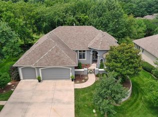 1604 SW Hedgewood Ln, Lees Summit, MO 64081