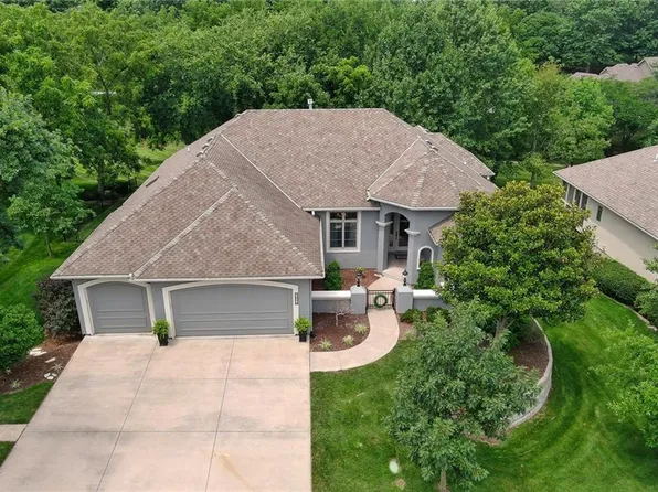 1604 SW Hedgewood Ln, Lees Summit, MO 64081