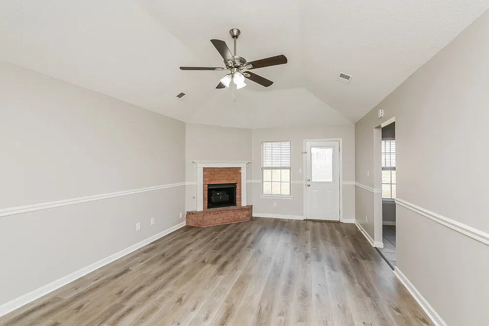3 bed, 2.0 bath, 1698 sqft, $1,915 — Photo 4