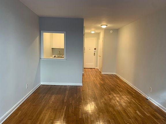 5th image of 212 E 77th St APT 2D