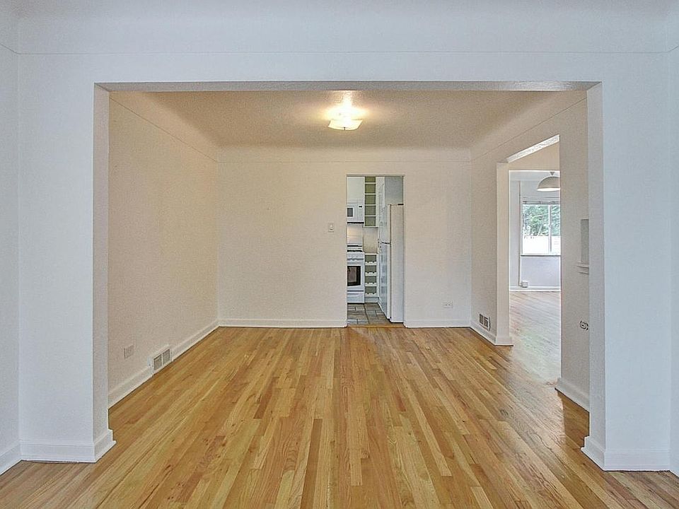 Living/Dining Area