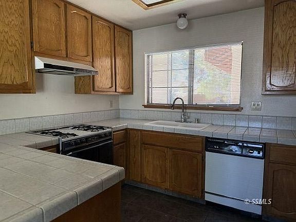 3rd image of 242 Yellowstone Pl