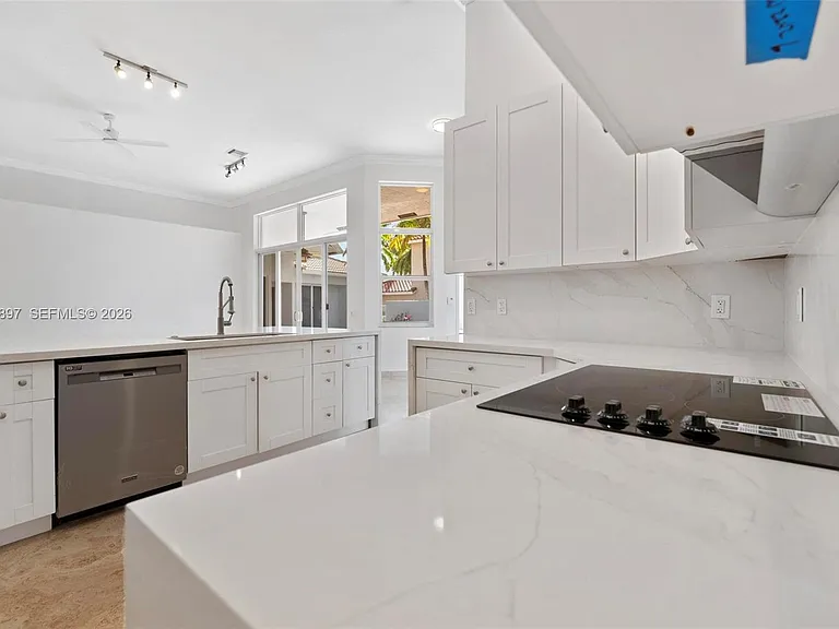 1666 Victoria Pointe Cir — Photo 43