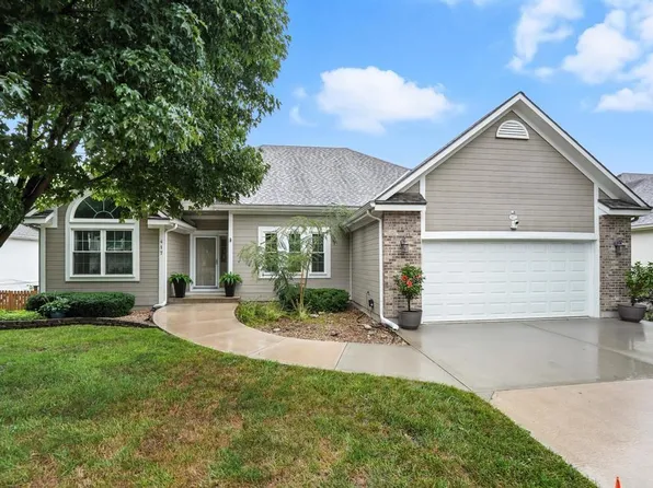 417 NE Topaz Dr, Lees Summit, MO 64086