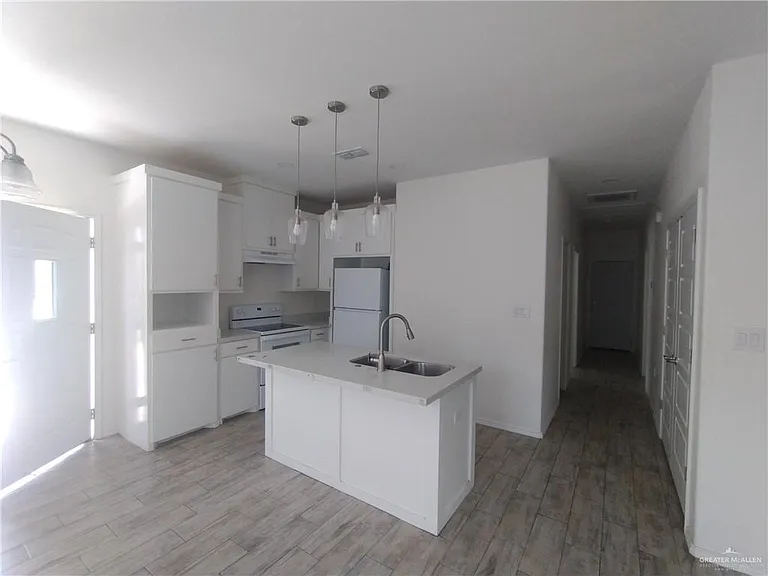 2332 N Valley Cir — Photo 6