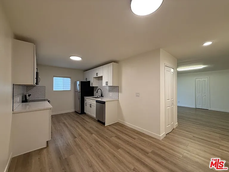 314 S Clark Dr #2 — Photo 15
