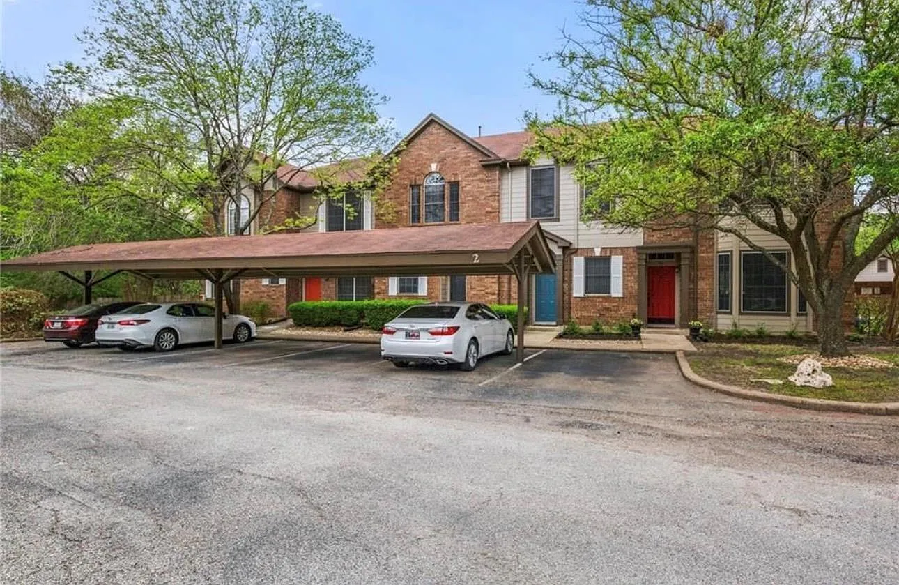 2 bed, 2.5 bath, 1312 sqft, $1,699 — Photo 1