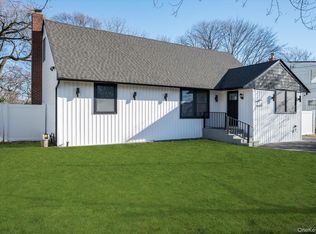 41 Embargo Place, North Babylon, NY 11703