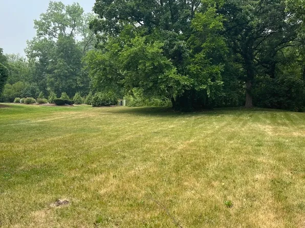 663 Oak Ln, South Elgin, IL 60177