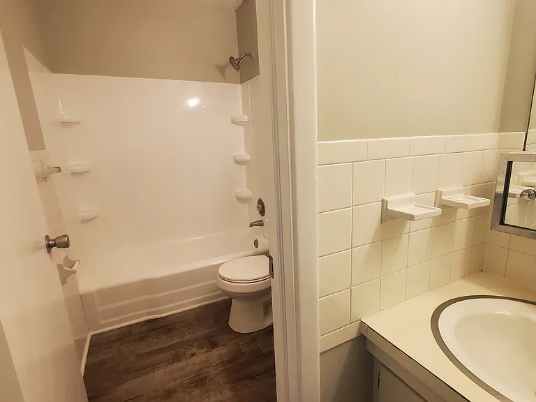 802 E King St #11 — Photo 7