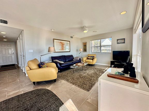 5th image of 4050 G St