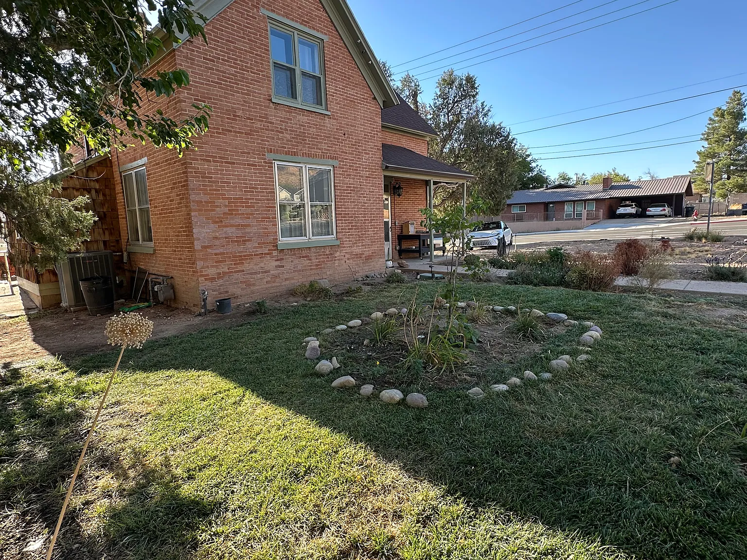 3 bed, 1300 sqft, $1,650 — Photo 1