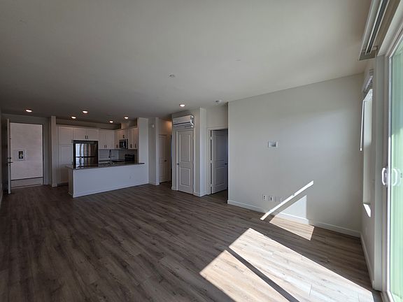 5th image of 312 N Palm Ave APT 304
