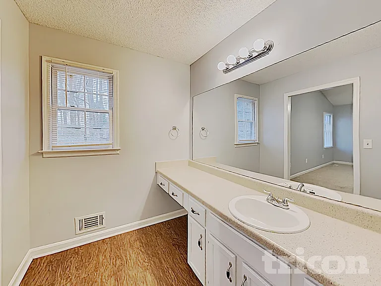 5394 Telford Ct — Photo 10