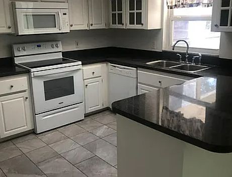 2nd image of 109 Fiesta Cir