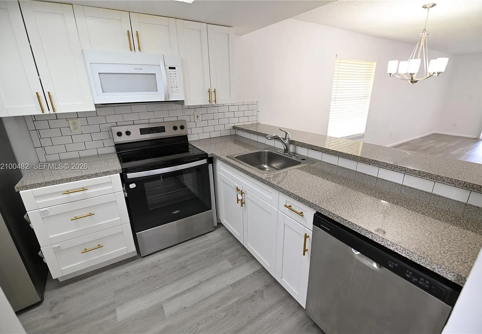 Sherwood Gardens Condo — Photo 2
