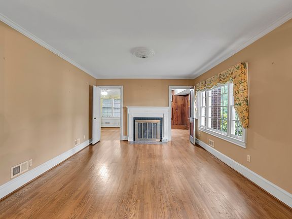 5th image of 409 Meyers Dr