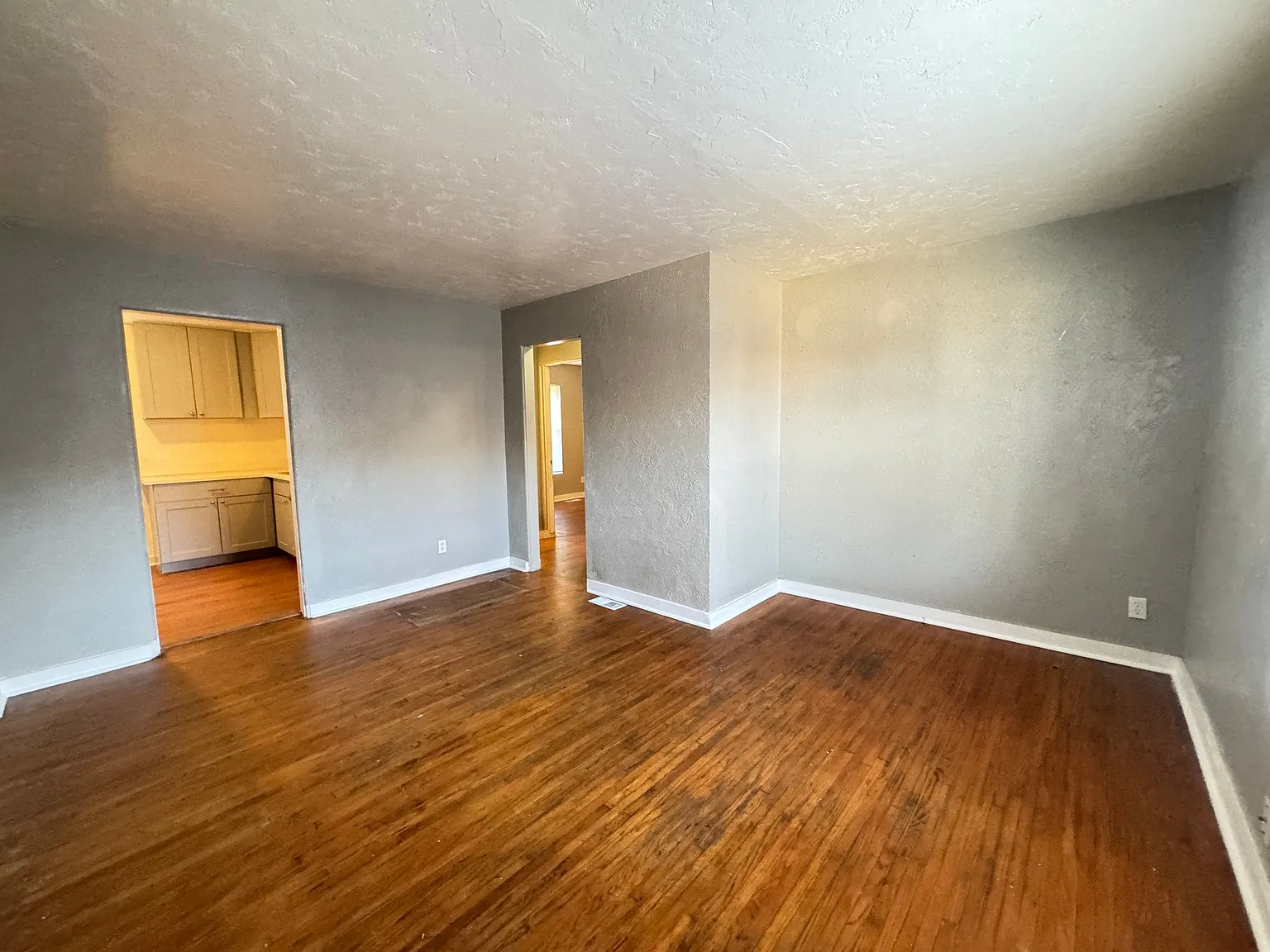 Modern 2 Bed/1 Bath Apartment Unit in Oklahoma City — Photo 2