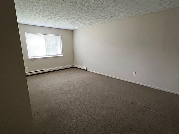 3rd image of 6 Stenwick Dr #D